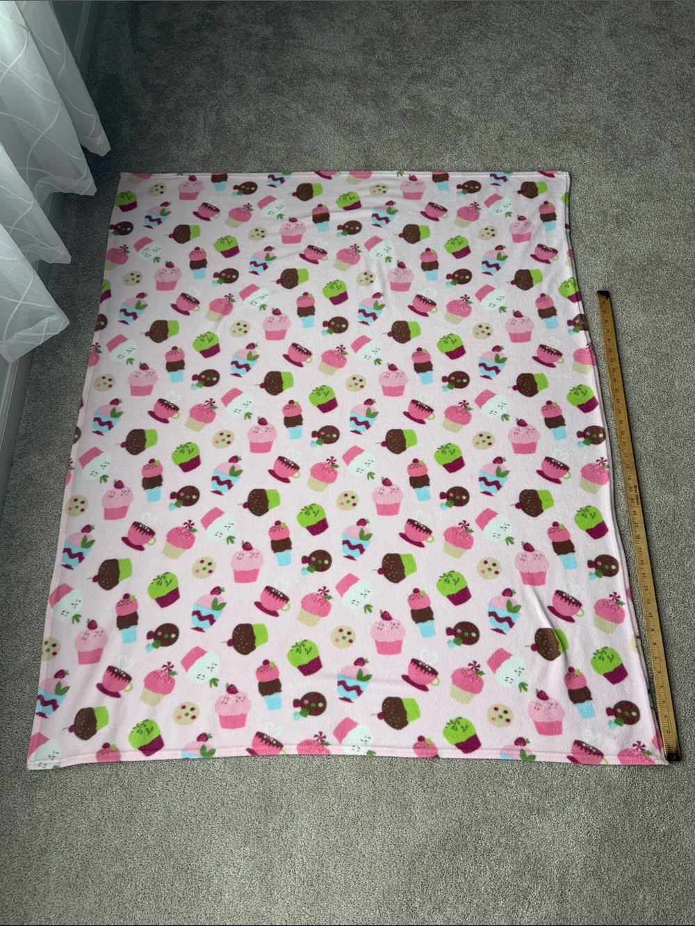 Kohls home classics dessert Pink Cupcake ice cream Cookie Fleece blanket 2012
